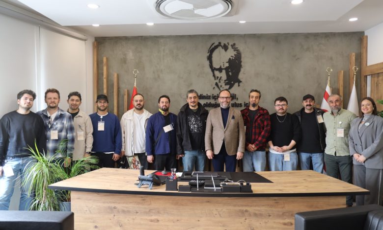 Denizli Büyükşehir Belediyesi Şehir Tiyatrosu ekibi, Başkan Sadıkoğlu’nu ziyaret etti