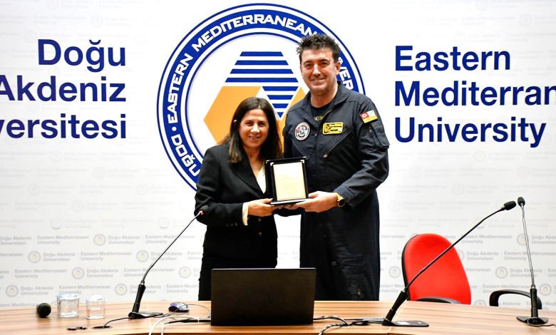 Hürkuş’un ilk test pilotu Özpala, DAÜ'de öğrencilerle bir araya geldi