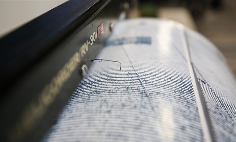 Japonya'nın kuzeydoğu açıklarında 7,4 büyüklüğünde deprem