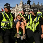 Londra'da "Palestine Action" grubuna destek eyleminde 523 kişi gözaltına alındı