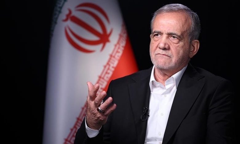 Pezeşkiyan: "Trump'ın 'İran'ı taş devrine göndereceğiz' tehdidi kapsamlı savaş suçudur"