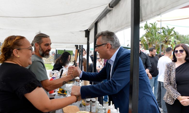 Cumhurbaşkanı Tufan Erhürman, 8. Karşıyaka Taş Armudu Festivali’ne katıldı