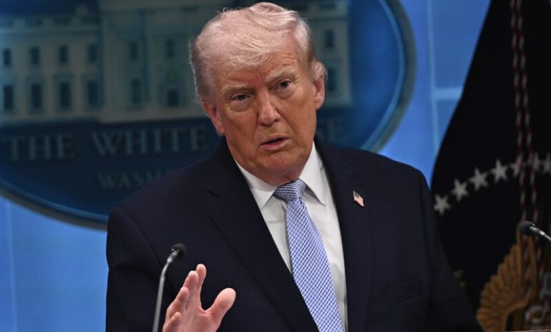 Trump, AB menşeli otomobil ve kamyonlara uygulanan tarifeleri yüzde 25'e çıkaracağını açıkladı