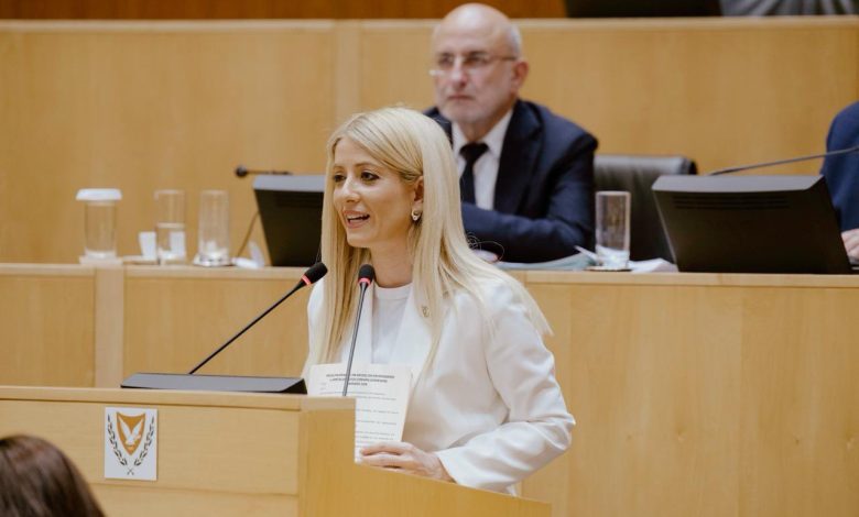 Annita Dimitru yeniden Rum Meclis Başkanı