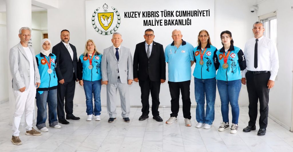 Berova, Dünya Budo Kupası'nda şampiyon olan KKTC Budo Milli Takımı sporcularını kabul etti