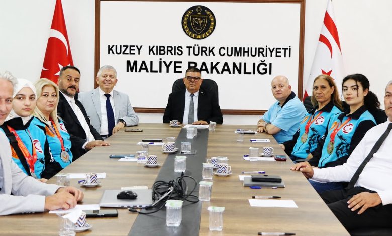 Berova, Dünya Budo Kupası'nda şampiyon olan KKTC Budo Milli Takımı sporcularını kabul etti