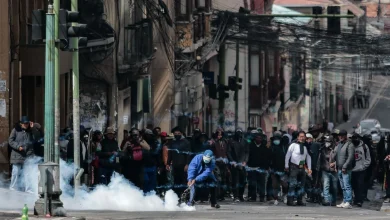 Bolivya'da hükümet karşıtı protestolar devam ederken iki bakan görevlerinden istifa etti