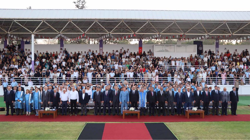 Çavuşoğlu, LAÜ mezuniyet törenine katıldı