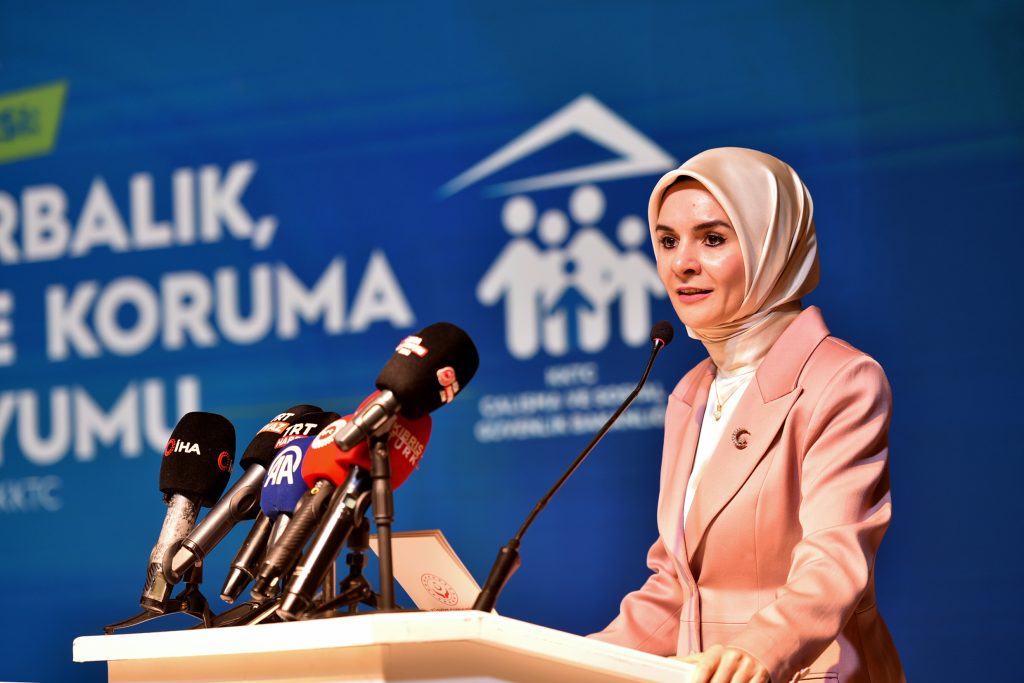 Hasipoğlu ve Göktaş, “Dijital Zorbalık, Bağımlılık ve Koruma Sempozyumu”nda konuştu