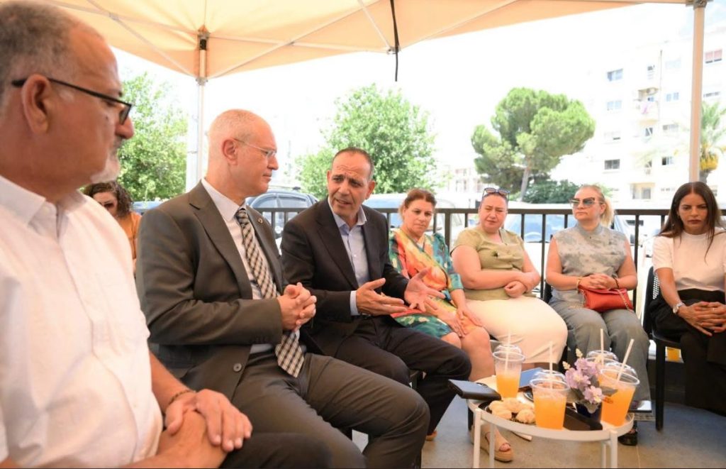 Hasipoğlu ve Harmancı Yeni Dünya +1 Cafe’de özel gereksinimli bireylerin aileleriyle bir araya geldi