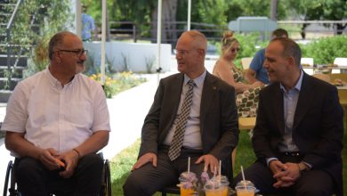 Hasipoğlu ve Harmancı Yeni Dünya +1 Cafe’de özel gereksinimli bireylerin aileleriyle bir araya geldi