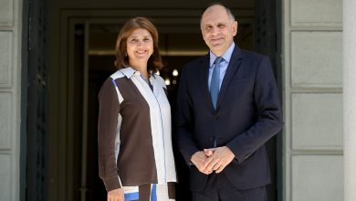 Holguin, Yunanistan Dışişleri Bakanı ile Atina'da görüştü