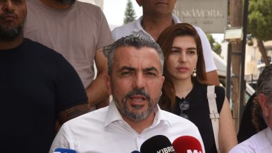 HÜR-İŞ Çalışma ve Sosyal Güvenlik Bakanlığı önünde basın açıklaması yaparak asgari ücret masasının kurulmasını talep etti