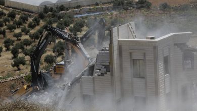 İsrail iş makineleri Batı Şeria'da geniş çaplı yıkımlarına devam ediyor