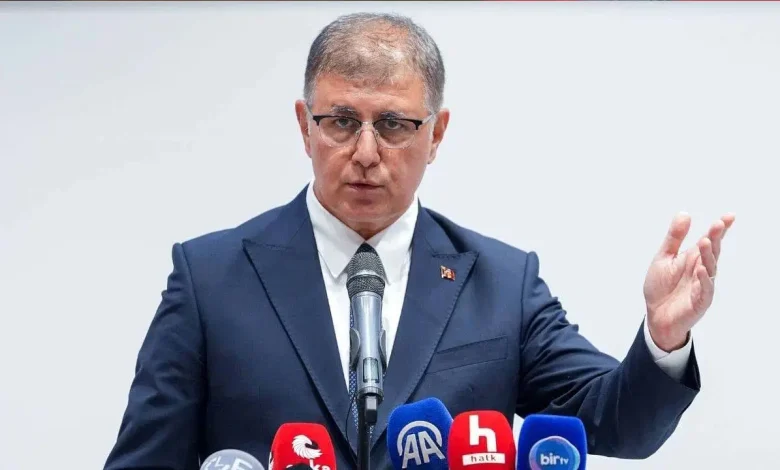 İzmir Büyükşehir Belediye Başkanı Cemil Tugay, CHP'den istifa etti