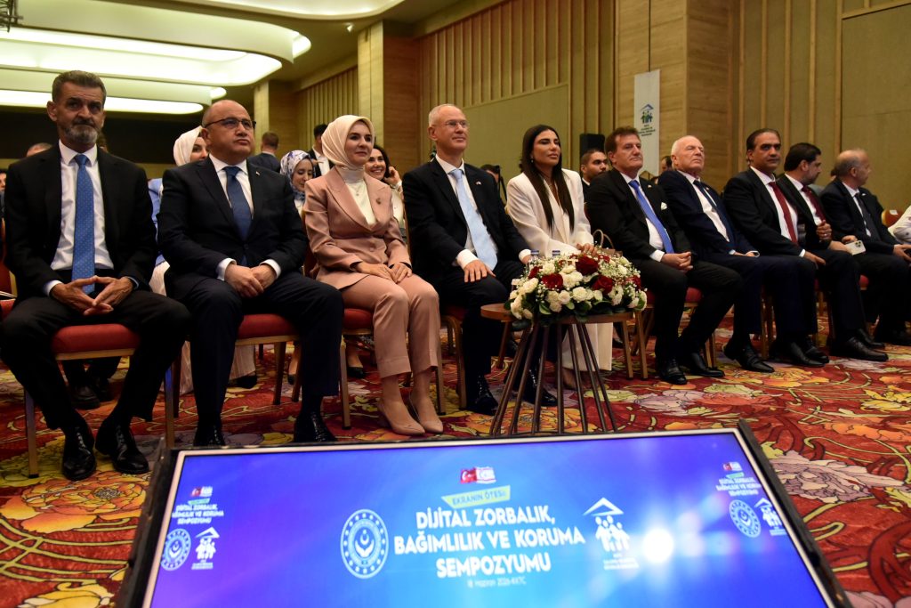 KKTC-TC iş birliğinde “Dijital Zorbalık, Bağımlılık ve Koruma Sempozyumu” yapılıyor
