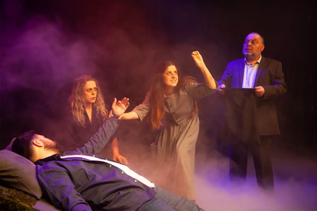 Lefkoşa Belediye Tiyatrosu’nun “Yanlışlık” adlı oyunu 22. Kıbrıs Tiyatro Festivali’nde prömiyerini yaptı