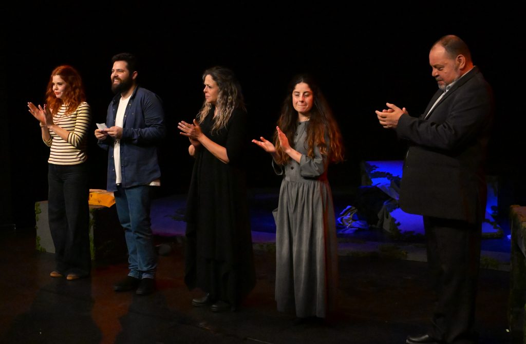 Lefkoşa Belediye Tiyatrosu’nun “Yanlışlık” adlı oyunu 22. Kıbrıs Tiyatro Festivali’nde prömiyerini yaptı