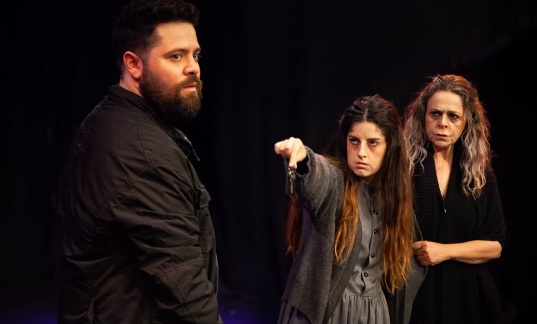 Lefkoşa Belediye Tiyatrosu’nun “Yanlışlık” adlı oyunu 22. Kıbrıs Tiyatro Festivali’nde prömiyerini yaptı