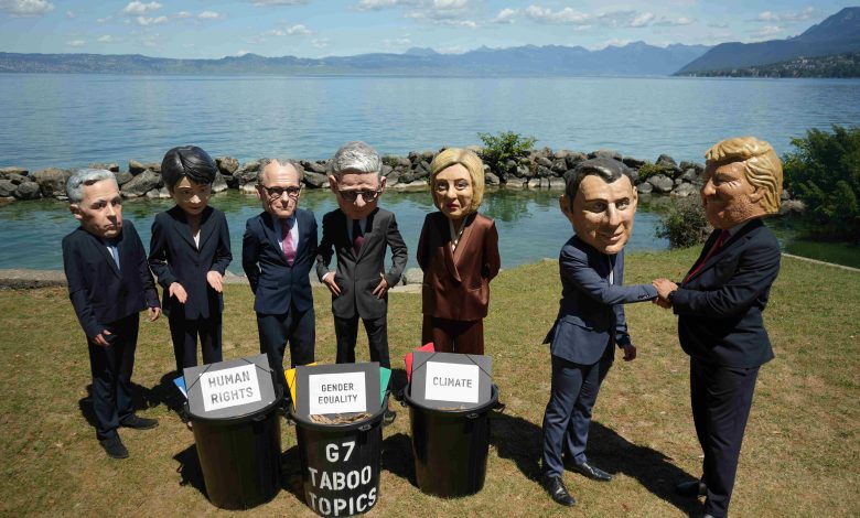 Oxfam aktivistleri G7 Zirvesi öncesi protesto düzenledi