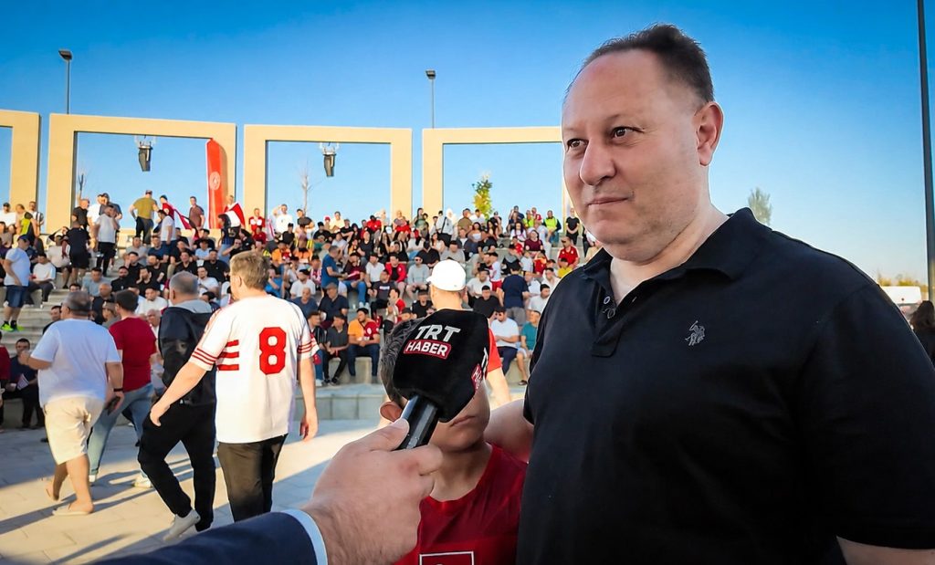 Öztürkler, Türkiye A Milli Futbol Takımı maçını Millet Bahçesi’nde izledi