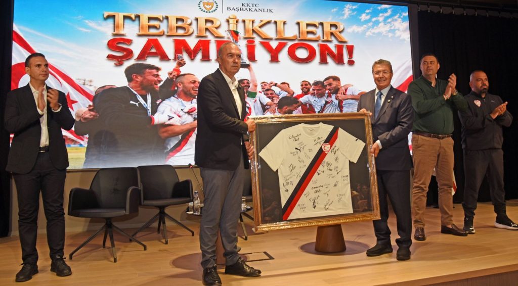Üstel, CONIFA EURO 2026 şampiyonu KKTC A Milli Futbol Takımı’nı kabul etti: "Özlediğimiz başarı geldi"