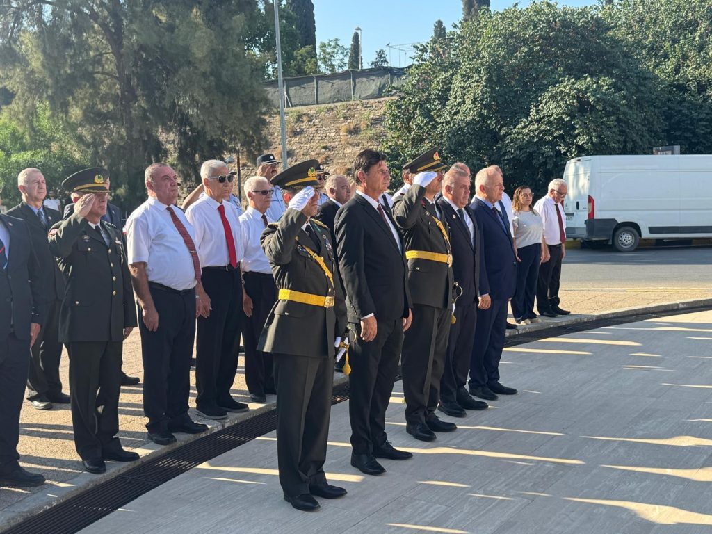 20 Temmuz Barış Harekatı'nın 52'nci yıl dönümü... Lefkoşa'daki ilk tören Şehitler Anıtı önünde düzenlendi