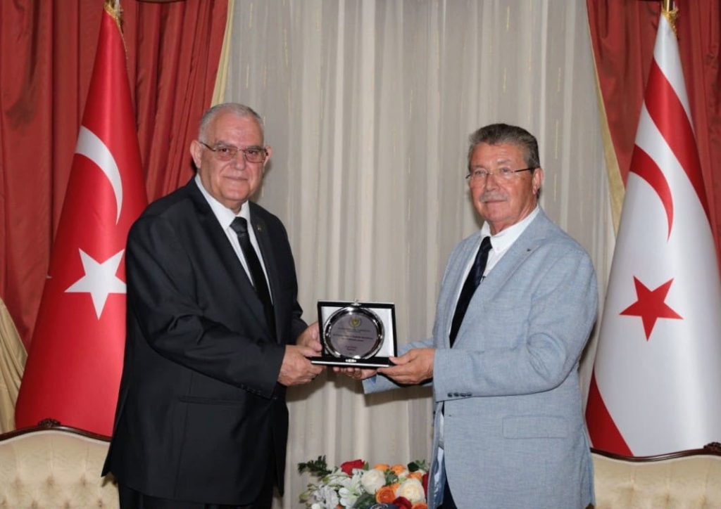 Başbakan Üstel, Emekli Polisler Derneği'ni kabul etti