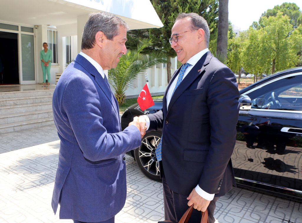 Ertuğruloğlu, Türkiye Dışişleri Bakan Yardımcısı Büyükelçi Bozay’ı kabul etti