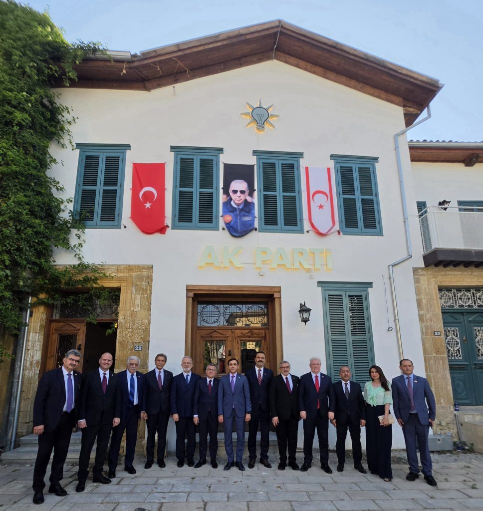 KKTC’de bulunan AK Parti heyeti, Lefkoşa’daki AK Parti Temsilciliğini ziyaret etti