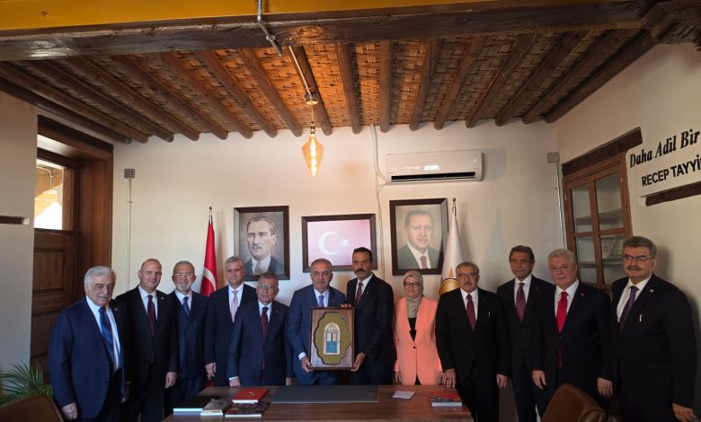 KKTC’de bulunan AK Parti heyeti, Lefkoşa’daki AK Parti Temsilciliğini ziyaret etti