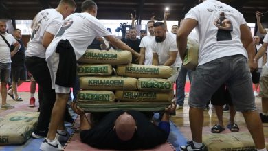Kosovalı Bujar Muli 2 ton ağırlığı taşıyarak Guinness Rekorlar Kitabı'na girdi