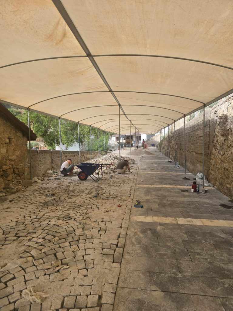 Tatlısu Belediyesi festival alanını yeniliyor