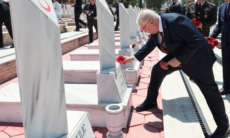 TC Milli Savunma Bakanı Güler'den Boğaz Şehitliği'ne ziyaret...