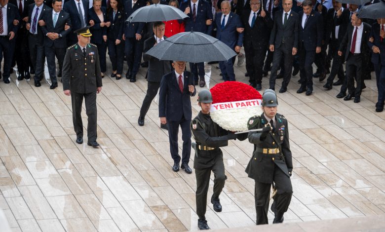 Yeni Parti Genel Başkanı Özel başkanlığındaki heyet, Anıtkabir'i ziyaret etti