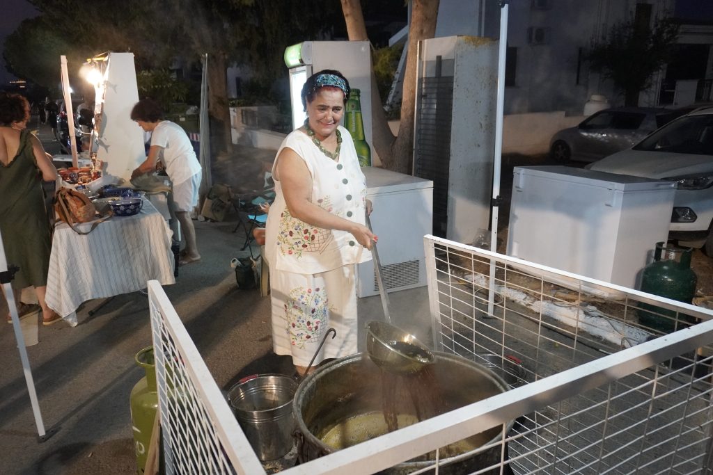 18. Girne Ozanköy Pekmez Festivali'nde bu gece Sinan Güzen konseri var
