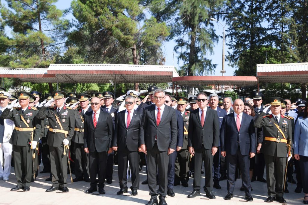 30 Ağustos Zafer Bayramı dolayısıyla Atatürk Anıtı'nda tören düzenlendi