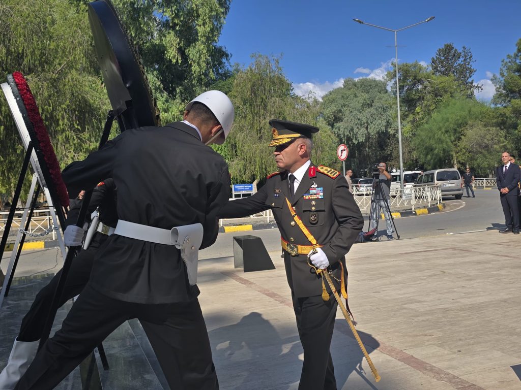 30 Ağustos Zafer Bayramı dolayısıyla Atatürk Anıtı'nda tören düzenlendi