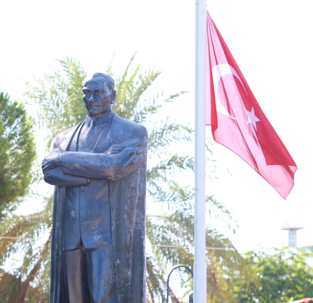 30 Ağustos Zafer Bayramı dolayısıyla Atatürk Anıtı'nda tören düzenlendi