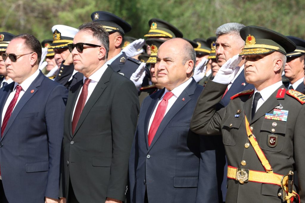 30 Ağustos Zafer Bayramı dolayısıyla Atatürk Anıtı'nda tören düzenlendi