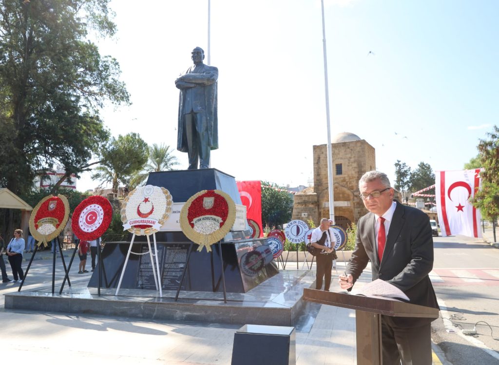 30 Ağustos Zafer Bayramı dolayısıyla Atatürk Anıtı'nda tören düzenlendi