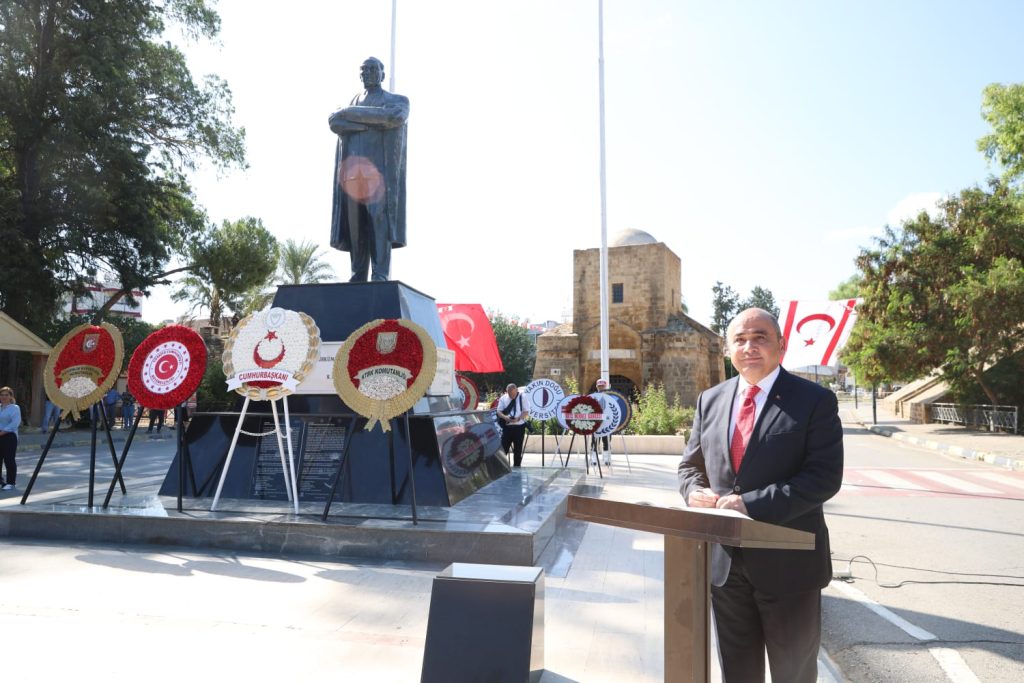 30 Ağustos Zafer Bayramı dolayısıyla Atatürk Anıtı'nda tören düzenlendi