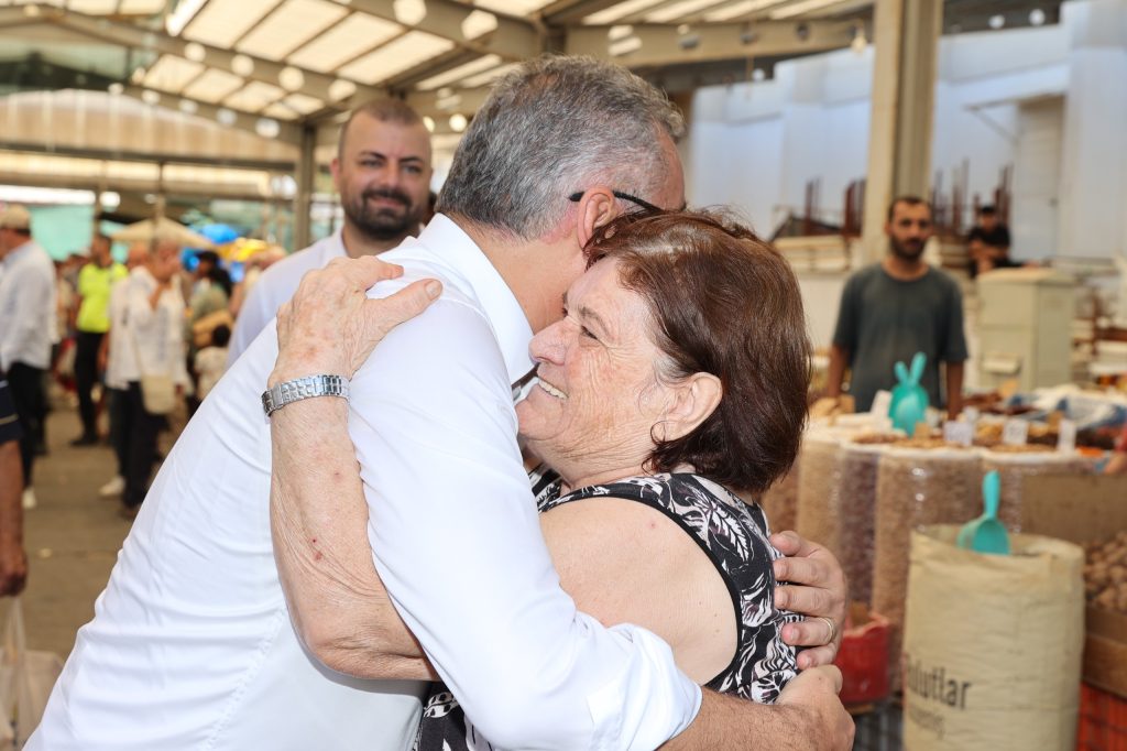Cumhurbaşkanı Erhürman, Girne Açık Pazarı ziyaret etti