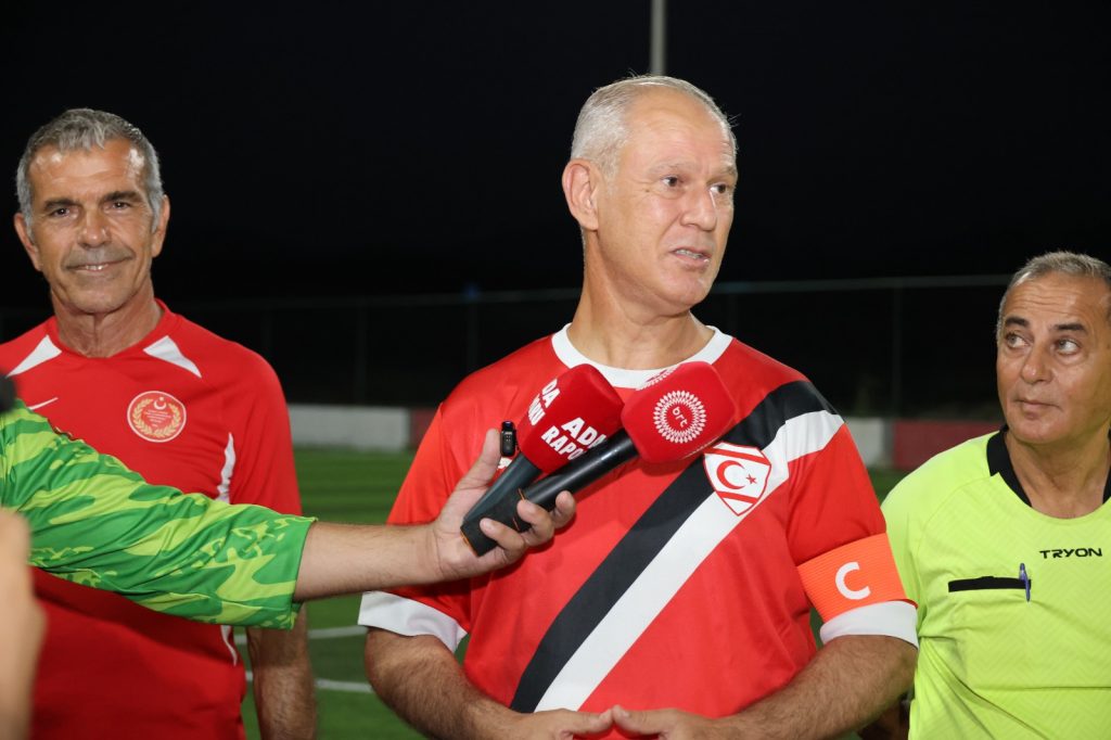 Cumhuriyet Meclisi ile Gençlik Meclisi takımları dostluk maçında buluştu