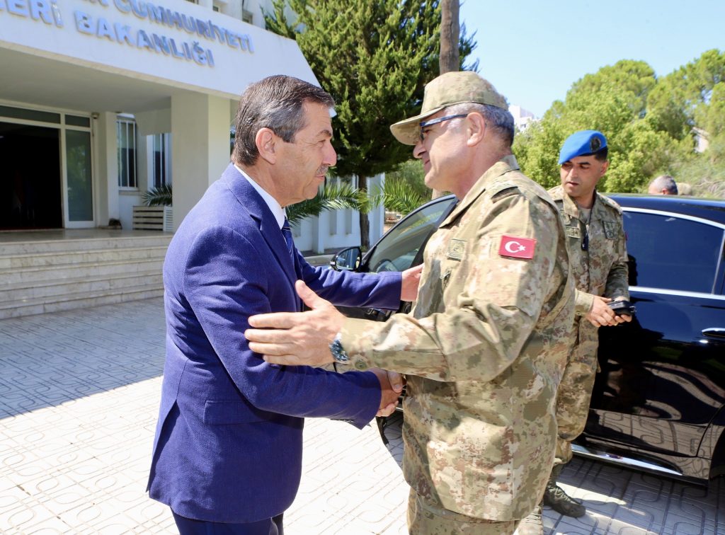 Dışişleri Bakanı Ertuğruloğlu, Kara Kuvvetleri Komutanı Orgeneral Tokel ile görüştü