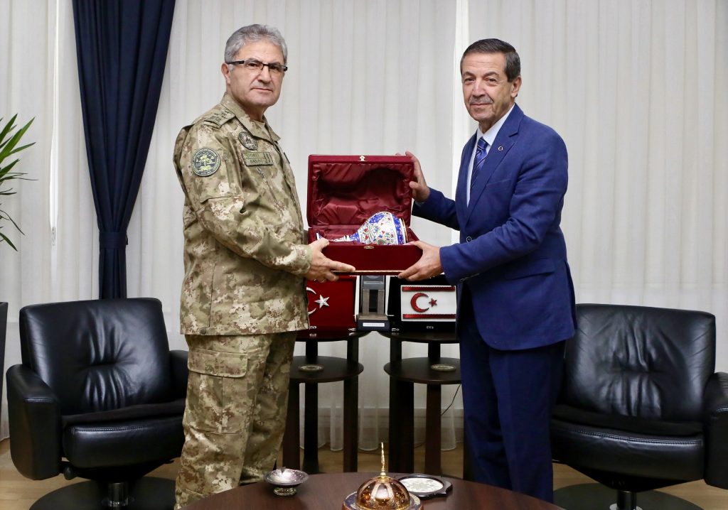 Dışişleri Bakanı Ertuğruloğlu, Kara Kuvvetleri Komutanı Orgeneral Tokel ile görüştü