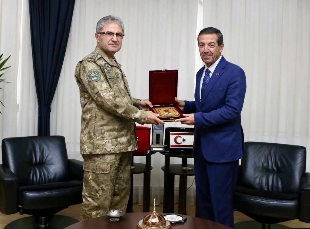 Dışişleri Bakanı Ertuğruloğlu, Kara Kuvvetleri Komutanı Orgeneral Tokel ile görüştü