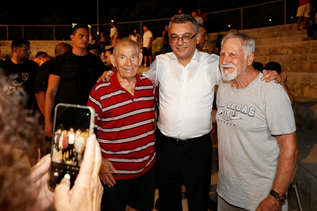 Erhürman ve eşi, 16. Uluslararası Lefkoşa Halk Dansları Festivalİ açılış törenine katıldı