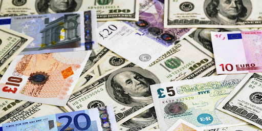 Euro 56,15, sterlin 65,60, dolar ise 48,45 liradan işlem görüyor