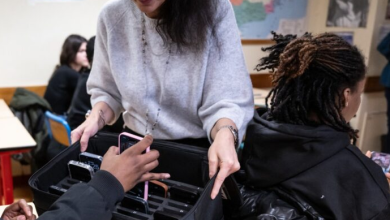 Fransa'da liselerde cep telefonu yeni eğitim yılından itibaren yasaklandı